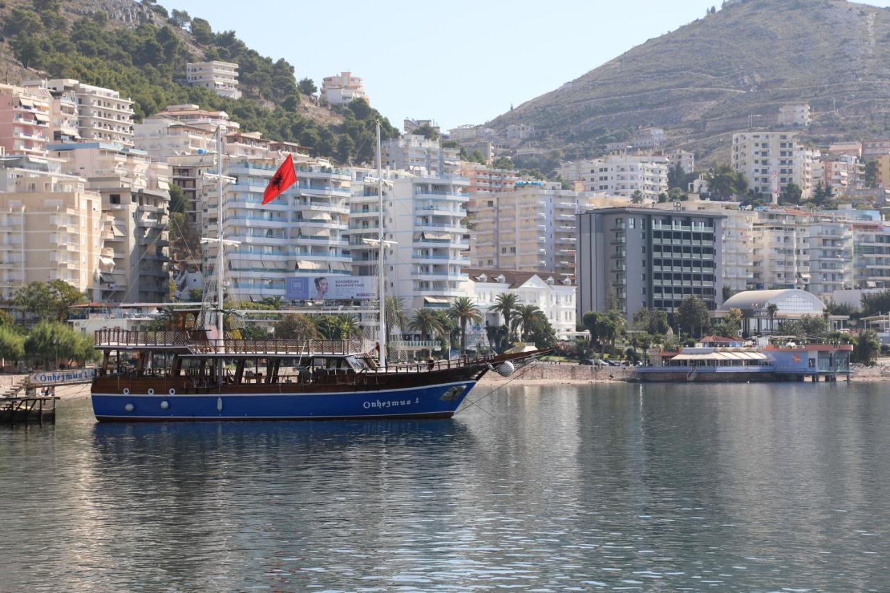 Luxury Seafront Apartments Саранда Экстерьер фото
