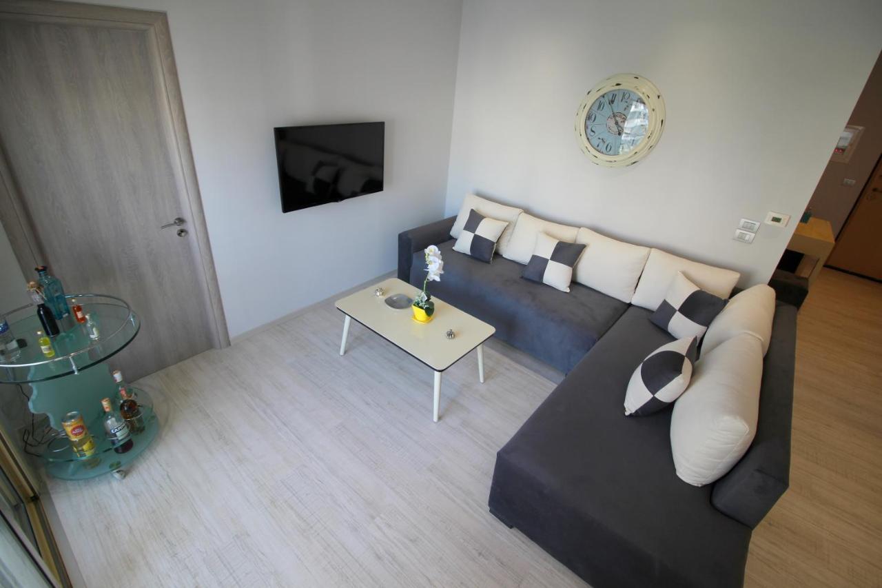 Luxury Seafront Apartments Саранда Экстерьер фото