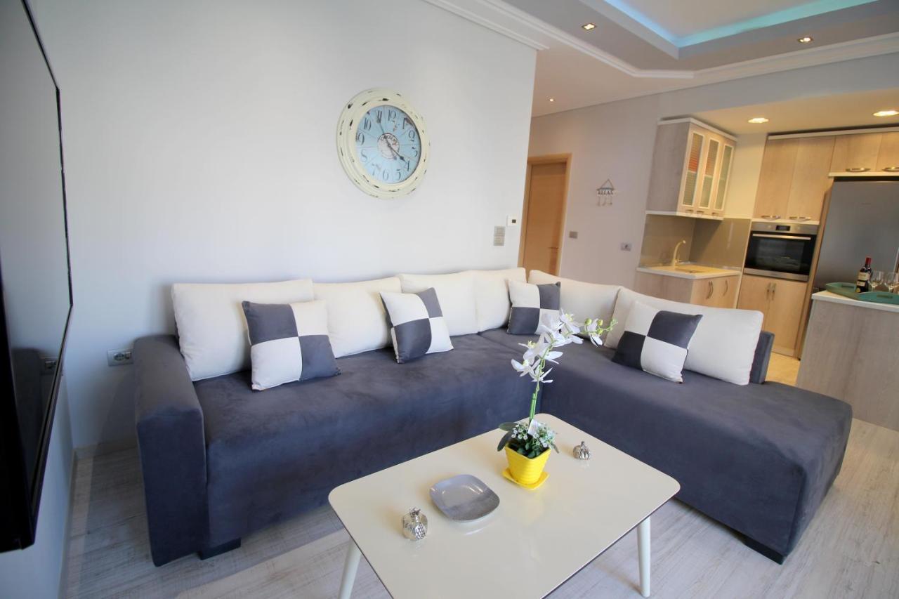 Luxury Seafront Apartments Саранда Экстерьер фото